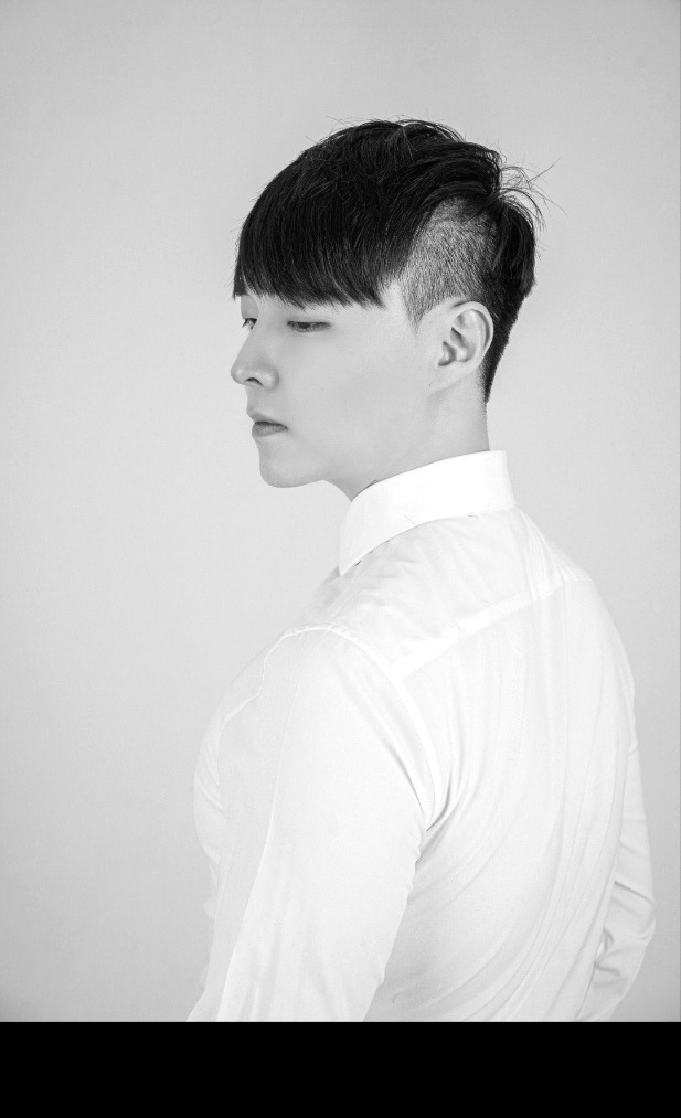 Jiyoul Leo Lee, baritone — black and white portrait